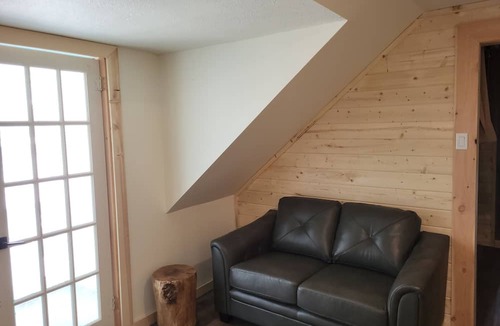 Radium Hot Springs Hostel | The Orchard Hostel Private Bunks