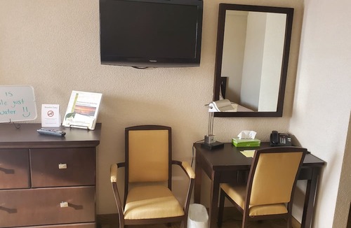 Wabamun Hotel | Shoreside Inn & Suites