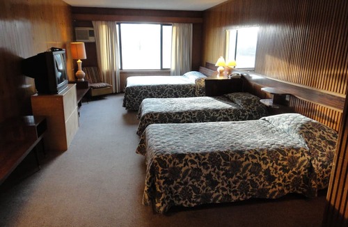 Quesnel Hotel | Airport Inn Motel & RV Park