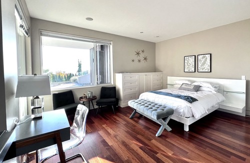 West Vancouver Apartment | Ocean View Luxury Suit Room With Patio