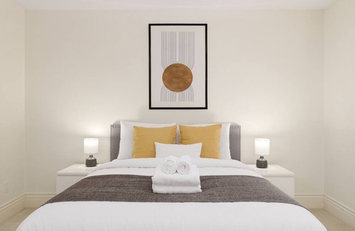Vancouver Apartment | Cozy 2BR BSMT Suite Near Grouse Mt. and Edgemont.