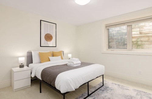 Vancouver Apartment | Cozy 2BR BSMT Suite Near Grouse Mt. and Edgemont.