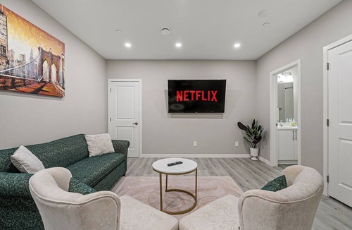 Calgary Apartment | 2 Bedrom 3 Beds Suite