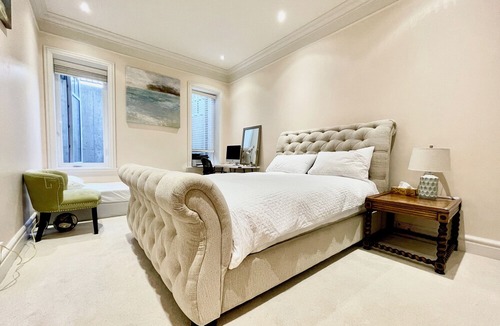 Oakridge House | Vancouver Luxury Guest House