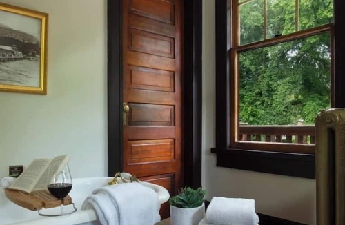Okanagan-Similkameen Hotel | Naramata Inn