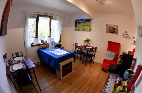 70 Mile House House | The Blue Cottage B&B
