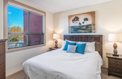 South Pandosy Condo | Prime Location at Playa #214