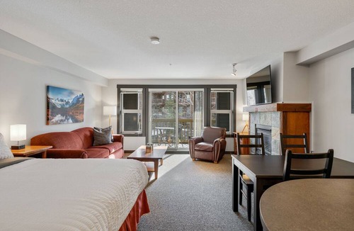 Panorama Condo | LARGE 3-Br 3-Ba | Ski In/Out | Pool & Hot Tubs | Central Upper Village Location