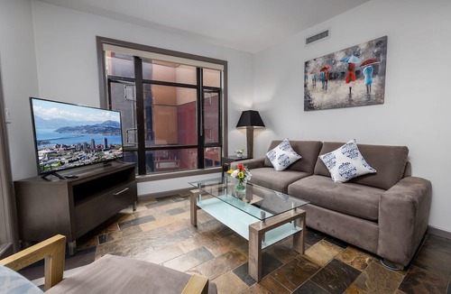 South Pandosy Condo | 💫 Lake Resort upgraded spacious dream vacation home with GYM near beach