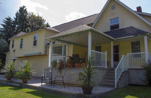 Genelle Bed & Breakfast | Genelle House B&B Guest House