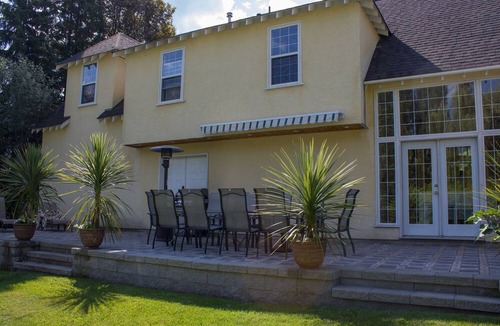 Genelle Bed & Breakfast | Genelle House B&B Guest House