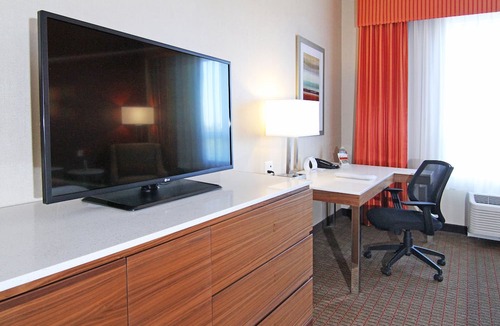 Banff Trail Hotel | Holiday Inn Express & Suites Calgary NW - University Area by IHG