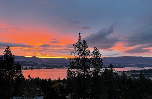 West Kelowna Estates Bed & Breakfast | Les Chambres Roses