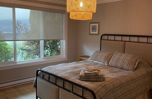 West Kelowna Estates Bed & Breakfast | Les Chambres Roses