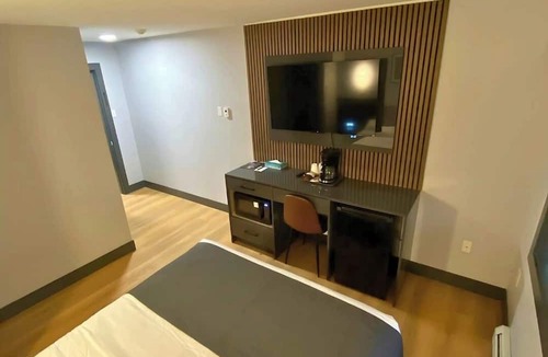 100 Mile House Hotel | Nights Inn