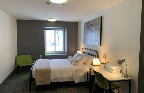 East Village Hostel | HI Calgary City Centre - Hostel