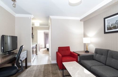 Southeast Calgary Hotel | Sandman Hotel & Suites Calgary South