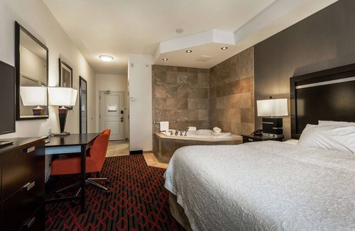 South Lethbridge Hotel | Hampton Inn & Suites by Hilton Lethbridge