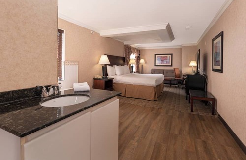 Kamloops Hotel | Prestige Aberdeen Lodge Kamloops