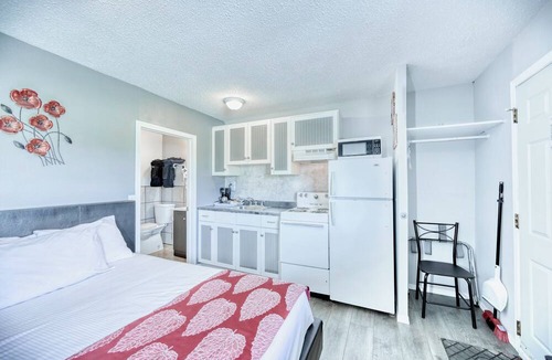 Oliver Hotel | Maple Leaf Motel & RV Resort