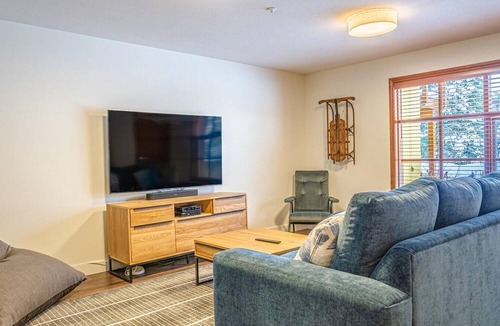 Sun Peaks Condo | Trails Edge #25 By Bear Country