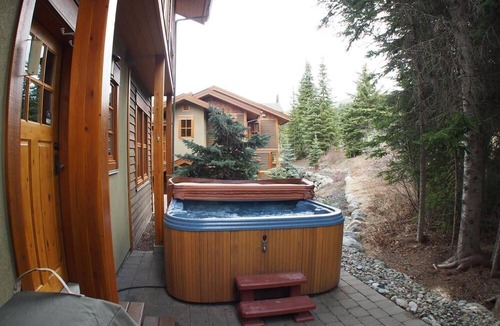 Sun Peaks Condo | Woodhaven #16 By Bear Country