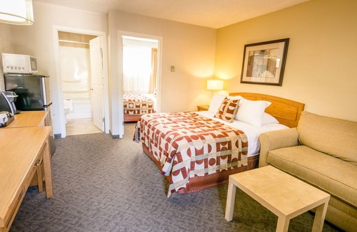 Radium Hot Springs Hotel | Crystal Springs Lodge