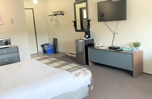 Christina Lake Hotel | Christina Lake Motel and RV Park