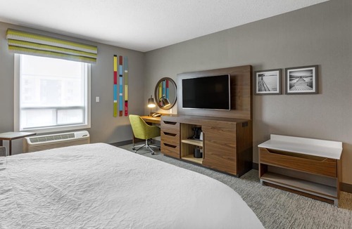 West Edmonton Hotel | Hampton Inn & Suites by Hilton Edmonton/West