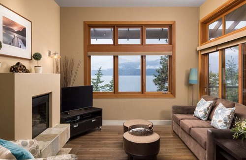 Vernon Hotel | Outback Lakeside Vacation Homes