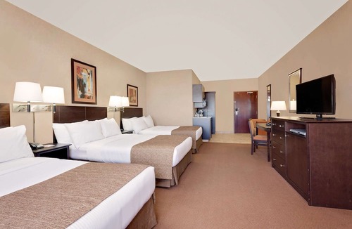 Stettler Hotel | Ramada by Wyndham Stettler