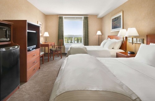 Cochrane Hotel | Days Inn & Suites by Wyndham Cochrane