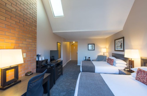 James Bay Hotel | Embassy Inn