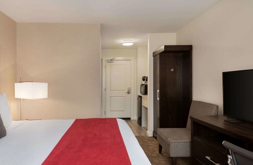 100 Mile House Hotel | Days Inn by Wyndham 100 Mile House