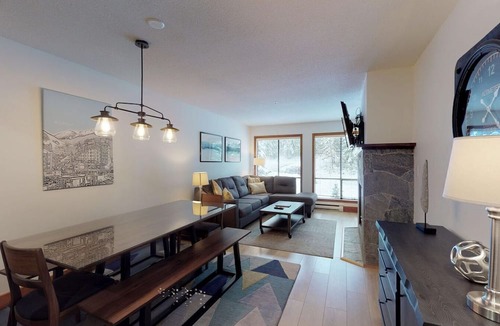 Upper Village Condo | Whistler Blackcomb VR at Powderhorn