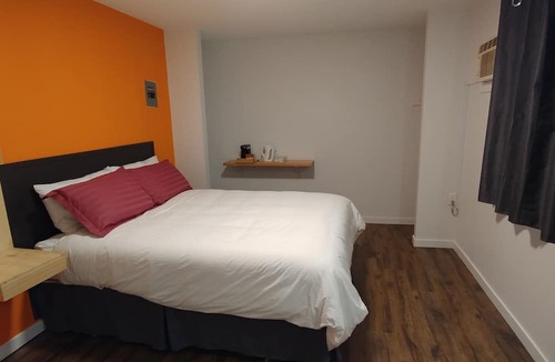 Canoe Hotel | Motel Happy Salmon