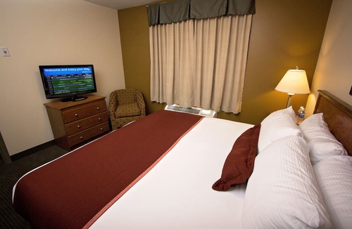 Drayton Valley Hotel | Service Plus Inns & Suites Drayton Valley