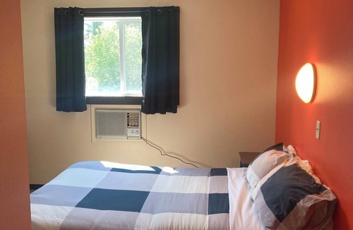 Invermere Hotel | The Canterbury Inn of Downtown Invermere