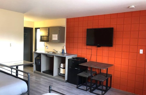 Invermere Hotel | The Canterbury Inn of Downtown Invermere