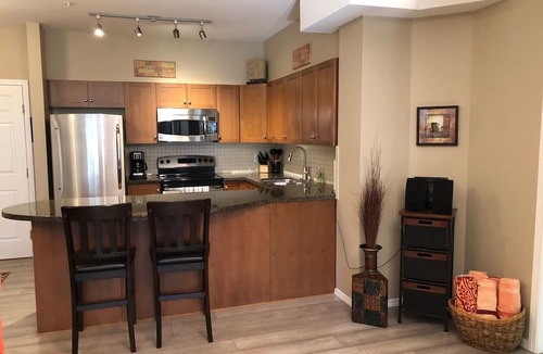 Quail Ridge Condo | Luxury 3 Bedroom Condo on Okanagan Golf Course - Sleeps 6 with Pool and Hot Tub