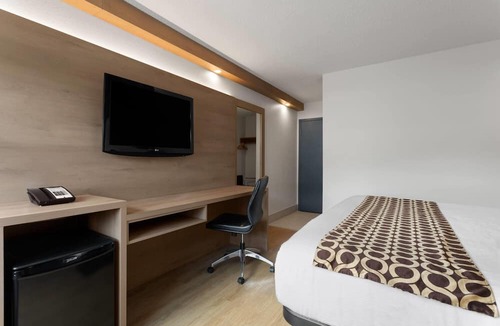 Blairmore Hotel | Travelodge by Wyndham Blairmore