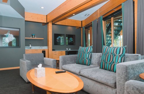 Priddis Hotel | Azuridge Estate Hotel