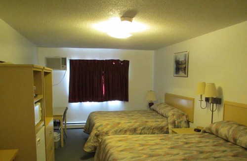 Claresholm Hotel | Lazy J Motel