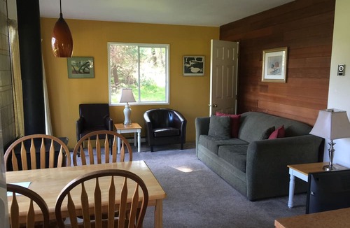 Sturdies Bay Hotel | Driftwood Village