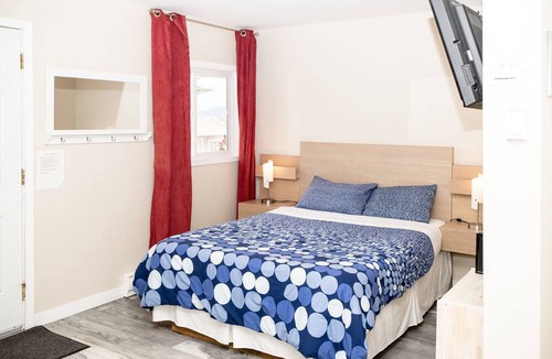 Radium Hot Springs Hotel | Crescent Motel