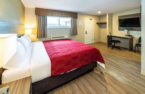 Pincher Creek Hotel | Econo Lodge Inn & Suites
