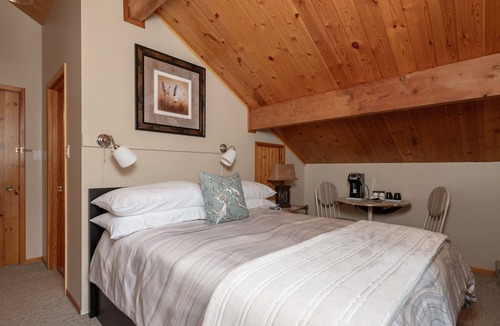 Mount Robson Cabin | Mount Robson Mountain River Lodge