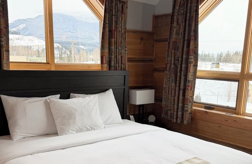 Golden Hotel | Lodge and Lantern