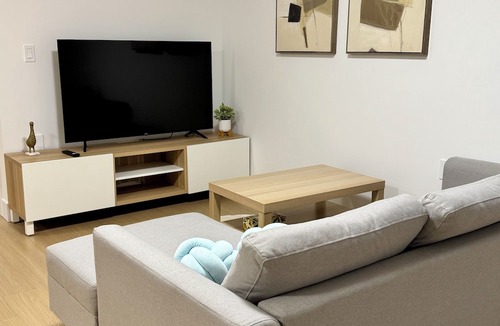 Willoughby Apartment | Levida Living - Cozy 2 Bedroom Suite at the Heart of Langley