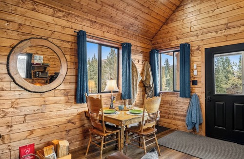 Foothills County Bed & Breakfast | River Retreat Kananaskis